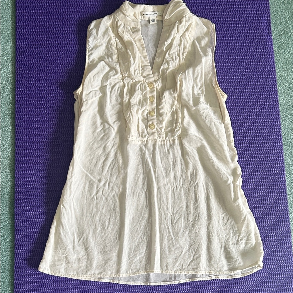 100% Silk Banana Republic Sleeveless Cream Top size 2